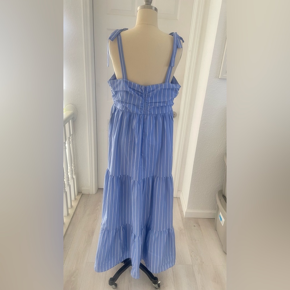 🆕 EXPRESS Blue Striped Maxi Dress - Picture 3 of 13
